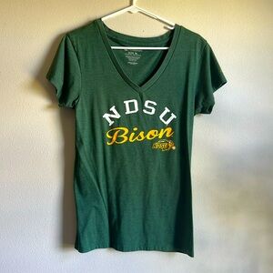 Women’s ND Bison t shirt - size XL